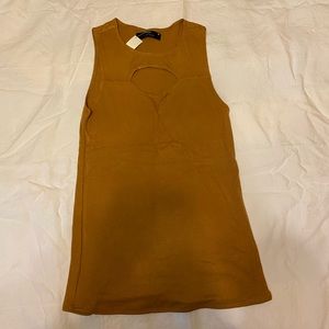 eyehole cut out top